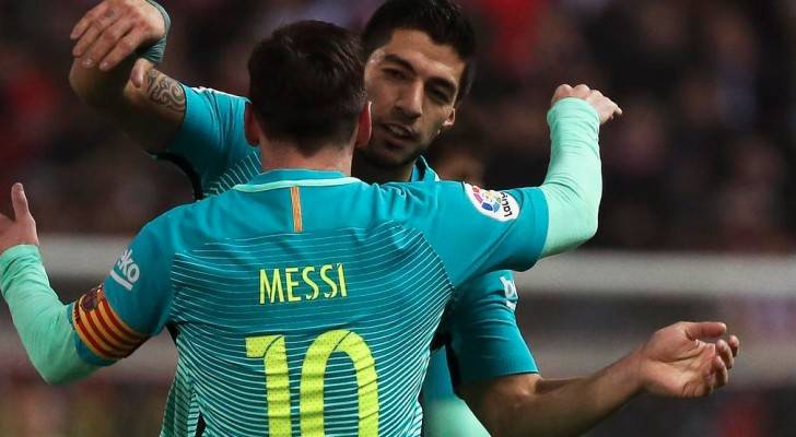 سواريز وميسي يمنحان برشلونة التفوق على أتليتيكو
