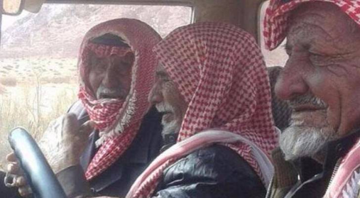 السعودية: صورة تكشف صداقة 70 عاماً لثلاثة مسنين