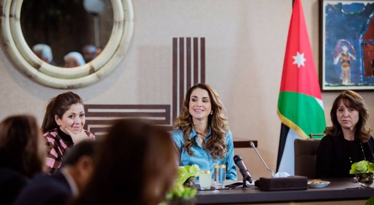 الملكة رانيا تلتقي مجموعة من التربويين والأكاديميين