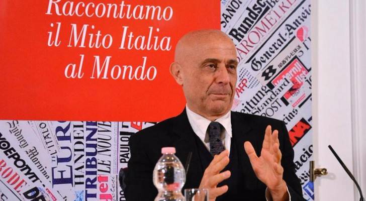 وزير إيطالي: لا فرق بين مهربي البشر و'داعش'