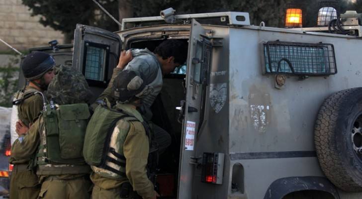 الاحتلال يعتقل 19 فلسطينيا بينهم نائبان بالمجلس التشريعي