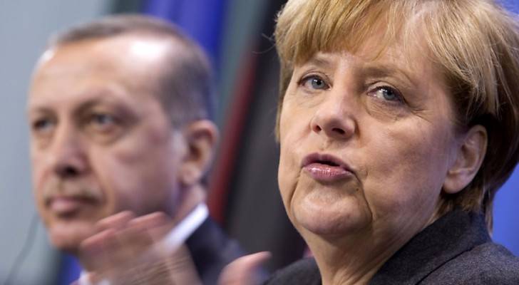 ميركل: على المانيا عدم ترك تركيا 'تبتعد اكثر'