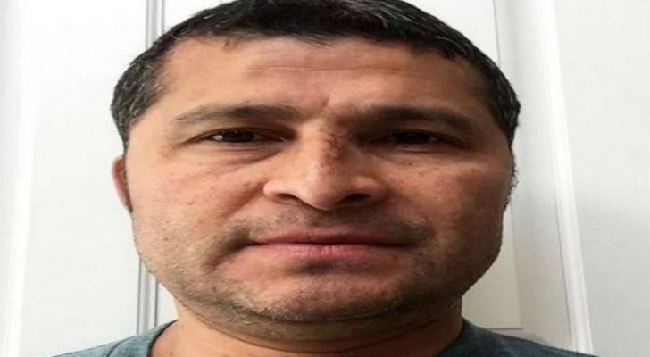 رجل يسقط من ناطحة سحاب ويبقى حيا في امريكا 