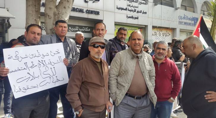 عمال "مسك والجهد العالي للكوابل" يعتصمون للمطالبة بالأمن الوظيفي