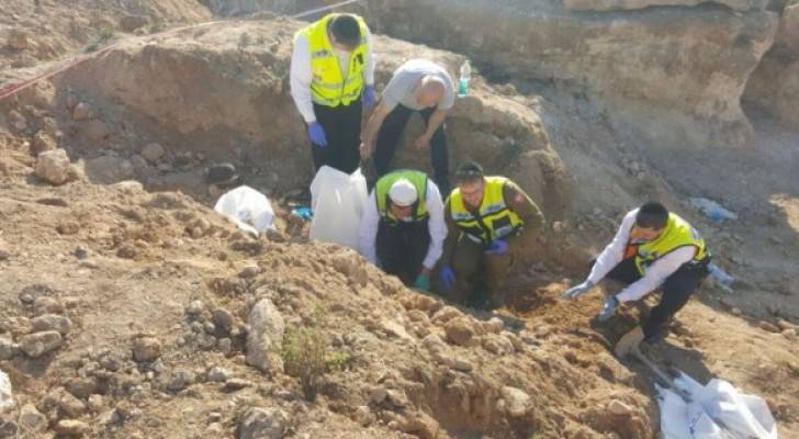 جانب من أعمال جمع رفات الجنود الأردنيين في القدس المحتلة 