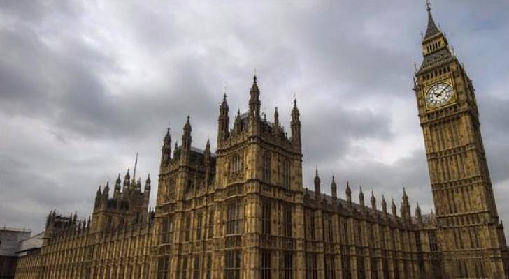 مقتل امرأة وإصابات بهجوم بمحيط البرلمان البريطاني .. فيديو