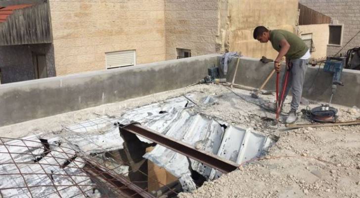 الاحتلال يجبر مقدسيا على هدم منزله 
