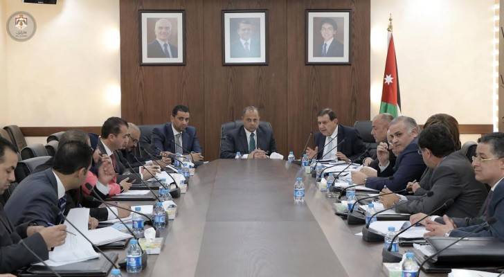 صورة خلال اجتماع اللجنة 