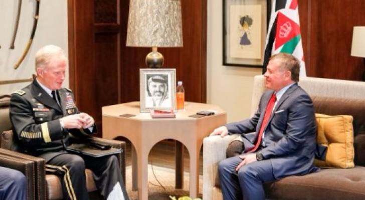 الملك يستقبل قائد قيادة العمليات الخاصة الأمريكية