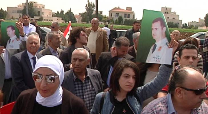 جانب من الوقفة أمام السفارة السورية في عمان 
