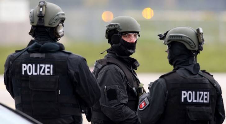 الشرطة الألمانية تعيد فتح مخرج ستاد دورتموند بعد العثور على طرد مشبوه