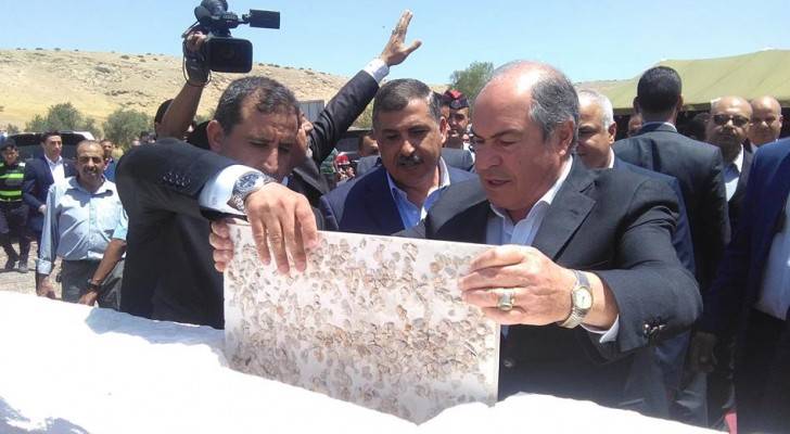 الملقي يضع حجر الأساس لمشروع إنتاجي في الأغوار الشمالية 