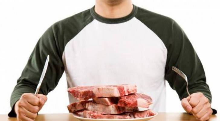 دراسة: أكل اللحوم الحمراء يزيد خطر الإصابة بالنقرس