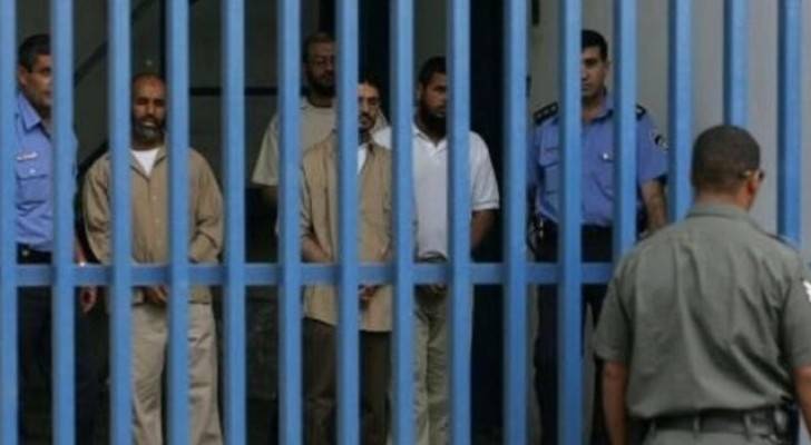 أسرى في أحد سجون الاحتلال - ارشيفية