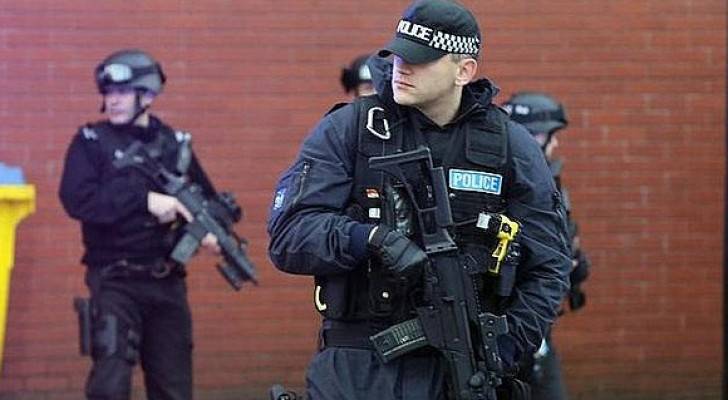 جامعة سالفورد شمالي انجلترا تخلي عدة مباني وسط انتشار كثيف للشرطة