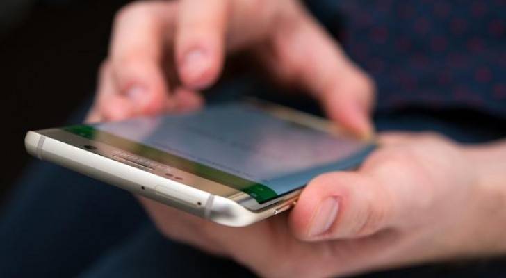ينبغي التخلص من البيانات المخزنة على الأقراص الصلبة وبطاقات الذاكرة بطريقة سليمة 