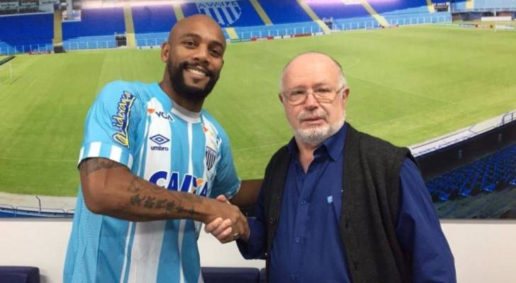 مايكون يعود لملاعب البرازيل من بوابة أفاي