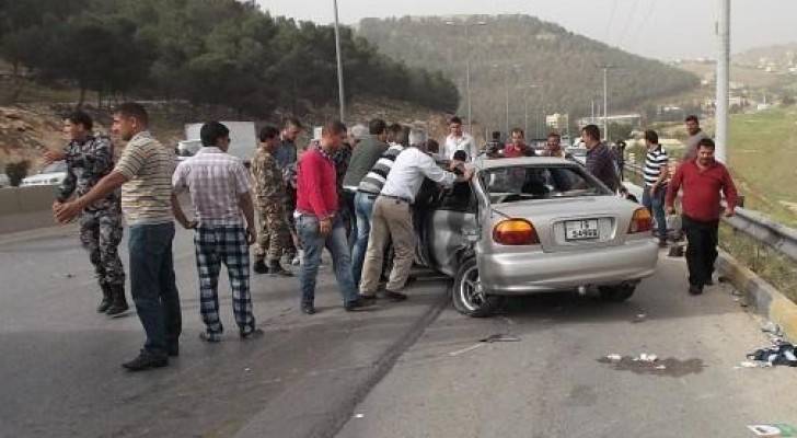وفاة و ٦ إصابات بحادثي سير في عمان