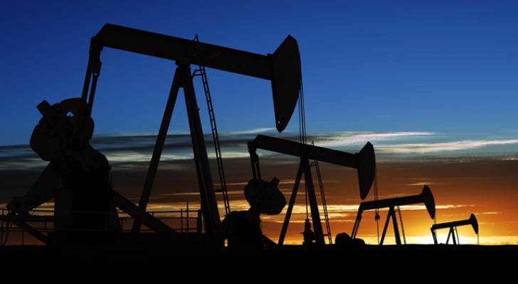 النفط يتراجع بفعل نمو أنشطة الحفر الأمريكية وتباطؤ الطلب