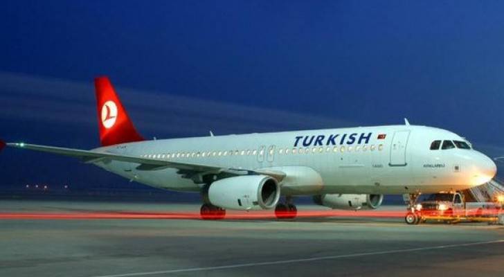 طائرة تركية تنحرف عن مسارها بمطار بوخارست
