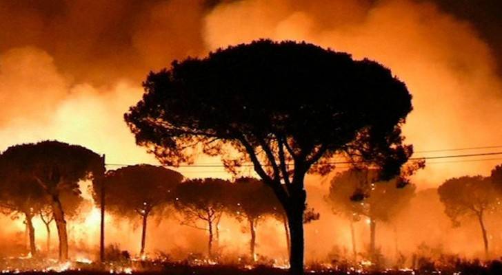 اخلاء ١٨٠٠ شخص على الاقل في اسبانيا بسبب حريق
