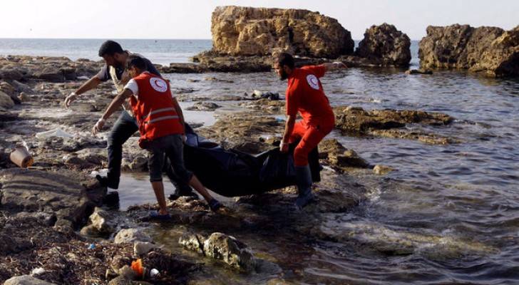 مقتل ٤ أشخاص وإصابة ١٥ جراء سقوط قذيفة على شاطئ ليبيي