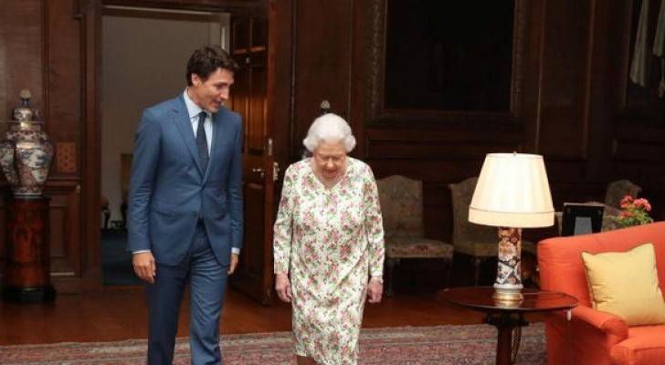 ما الطرفة التي أضحك بها رئيس وزراء كندا ملكة بريطانيا؟