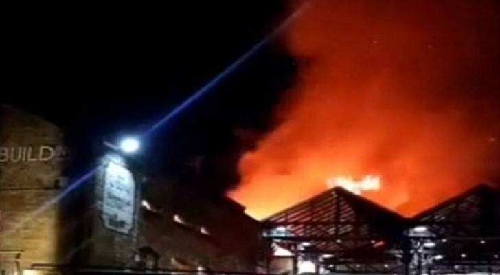 حريق كبير في سوق شهير بلندن