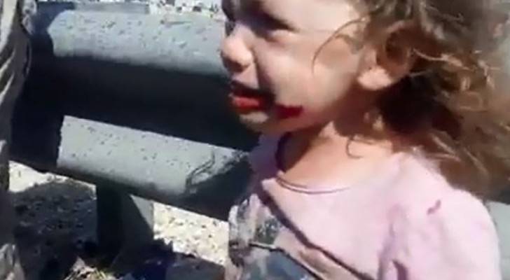 بالفيديو.. فلسطينيون يسعفون مستوطنين تعرضوا لحادث سير