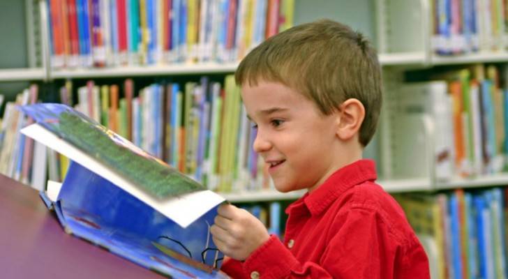 تعدد الصور في كتب الأطفال يؤثر سلباً على تعلمهم القراءة