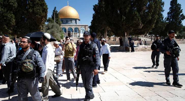 ٣ شهداء وقتيلين بشرطة الاحتلال في باحات الأقصى..فيديو