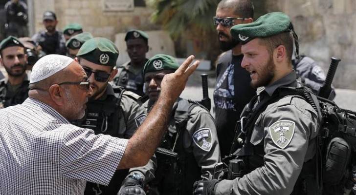 الاحتلال يعتدي على المصلين عند باب الأسباط في القدس