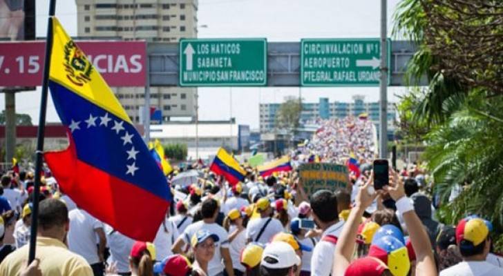 المعارضة الفنزويلية تدعو لإضراب عام للضغط على 'مادورو'