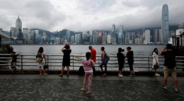 هونج كونج ترفع حالة التأهب مع اقتراب الإعصار روك