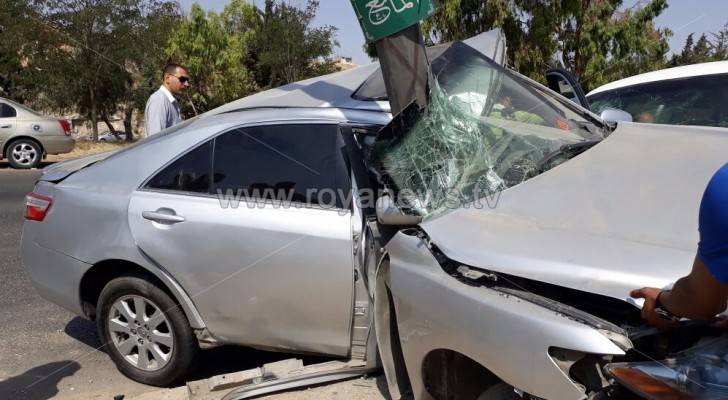 ٥ إصابات بحادث مروع في عمان..صور