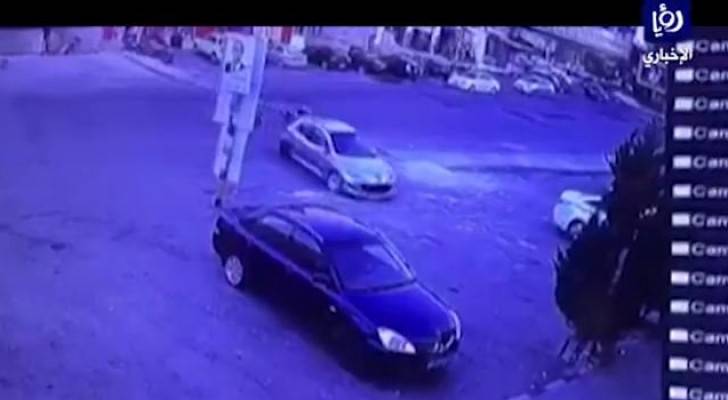 بالفيديو..حادث تصادم بين دراجة ومركبة في عمان