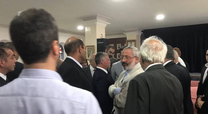 الملك يزور عشيرة الحمارنة معزيا