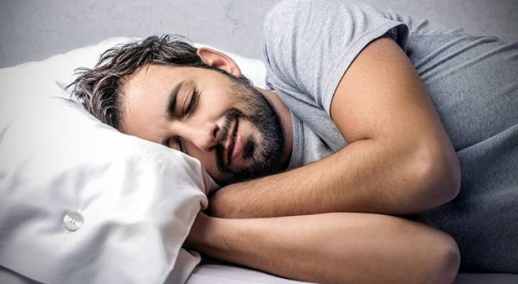 دراسة: النوم الجيد ليلا يقي من السمنة المفرطة