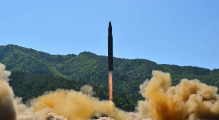 كوريا الشمالية تطلق صاروخا عابرا للقارات قطع مسافة الف كلم
