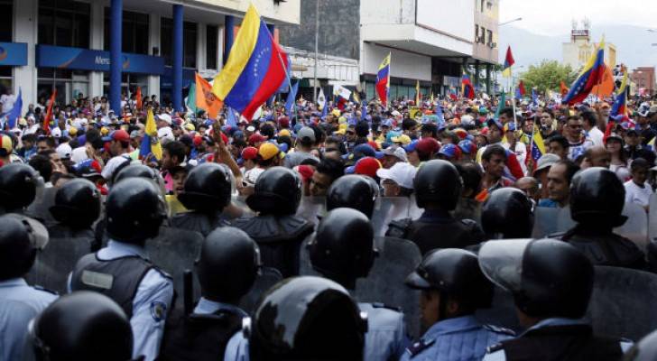 مقتل مرشح لانتخابات تجري وسط التوتر في فنزويلا