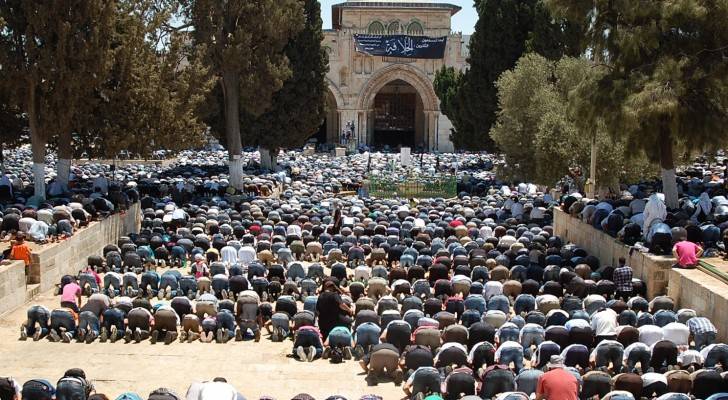 الاف المصلين أدوا صلاة الجمعة بالمسجد الاقصى