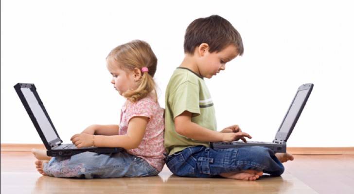 امنعوا أطفالكم من الإفراط في استخدام الانترنت!