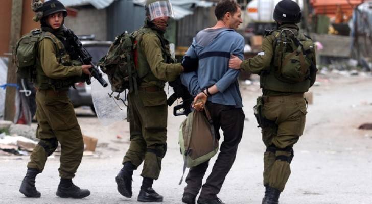 الاحتلال يعتقل ١٩ فلسطينيا