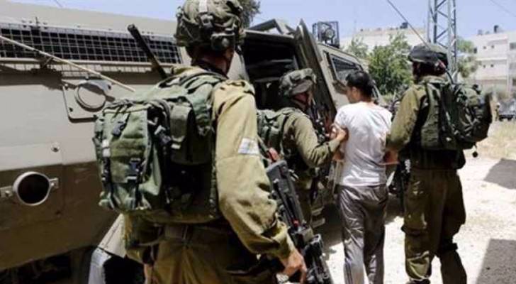 الاحتلال يعتقل ١٥ فلسطينيا في الضفة الغربية