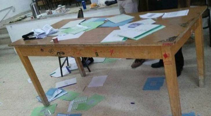 جانب من الاعتداء على صناديق الاقتراع في الموقر 