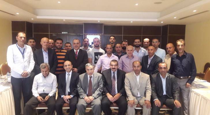 مجموعة من المشاركين في الندوة
