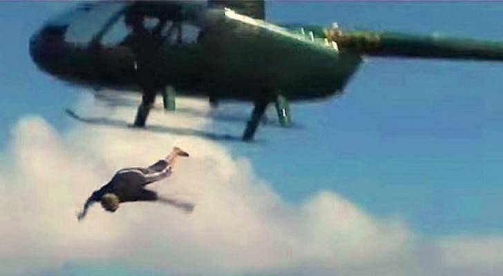 طيار حربي انتحر قفزا من هليكوبتر على ارتفاع 1000 متر