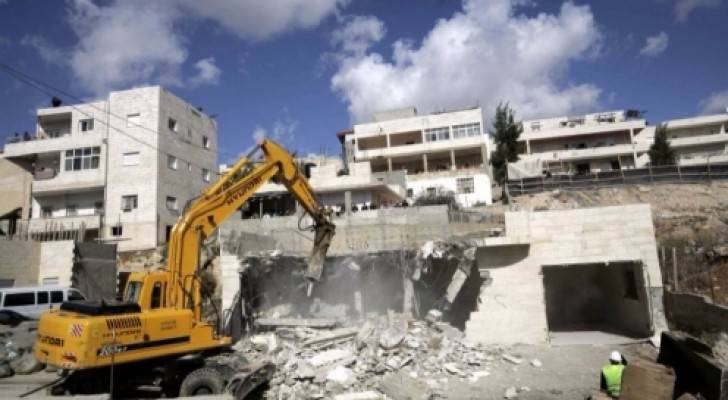 الاحتلال يهدم مبنى سكنياً بالقدس