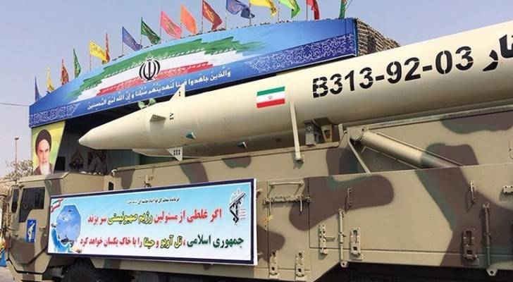 إيران تكشف عن صاروخ باليستي جديد يبلغ مداه ٢٠٠٠ كم