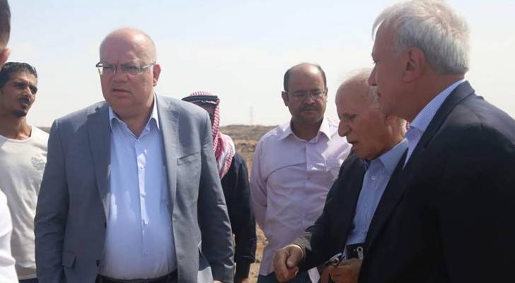 هلسة يتفقد الطريق المؤدية الى الحدود العراقية